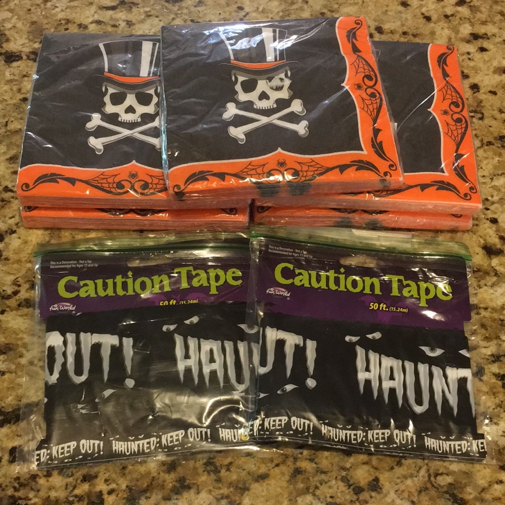 Halloween 7Pk party set 80 Napkins With 100Ft of Caution tape A party must have